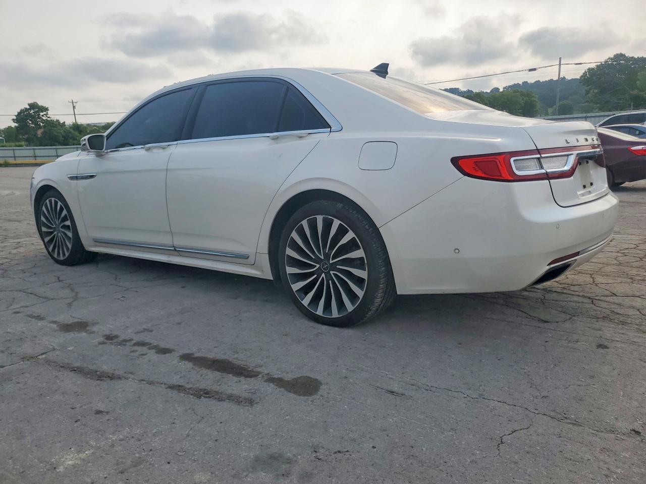 1LN6L9BC9J5605759 · 2018 LINCOLN CONTINENTAL · 2/12