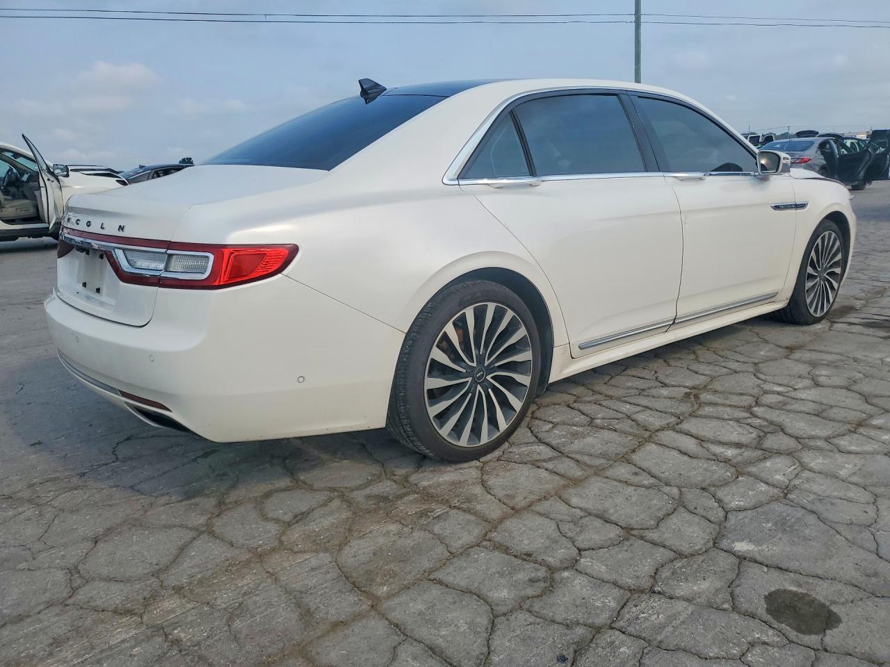 1LN6L9BC9J5605759 · 2018 LINCOLN CONTINENTAL · 3/12