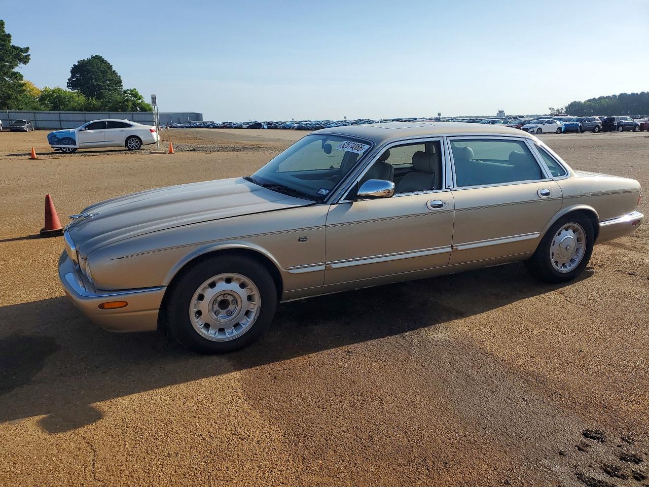 SAJKX6243WC833341 · 1998 JAGUAR VANDENPLAS