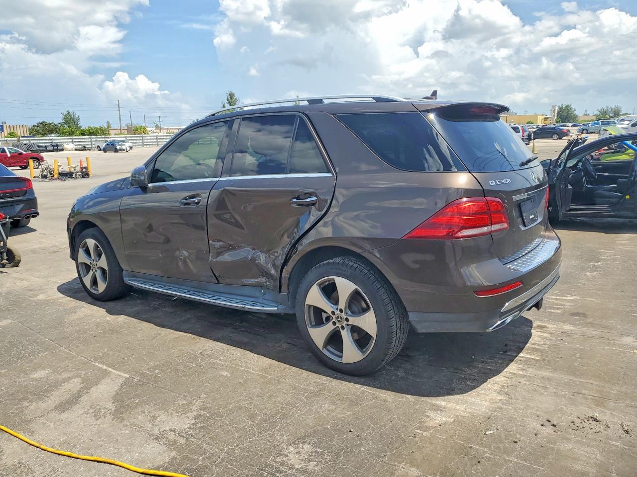 4JGDA5JB1JB129278 · 2018 MERCEDES-BENZ GLE · 2/12