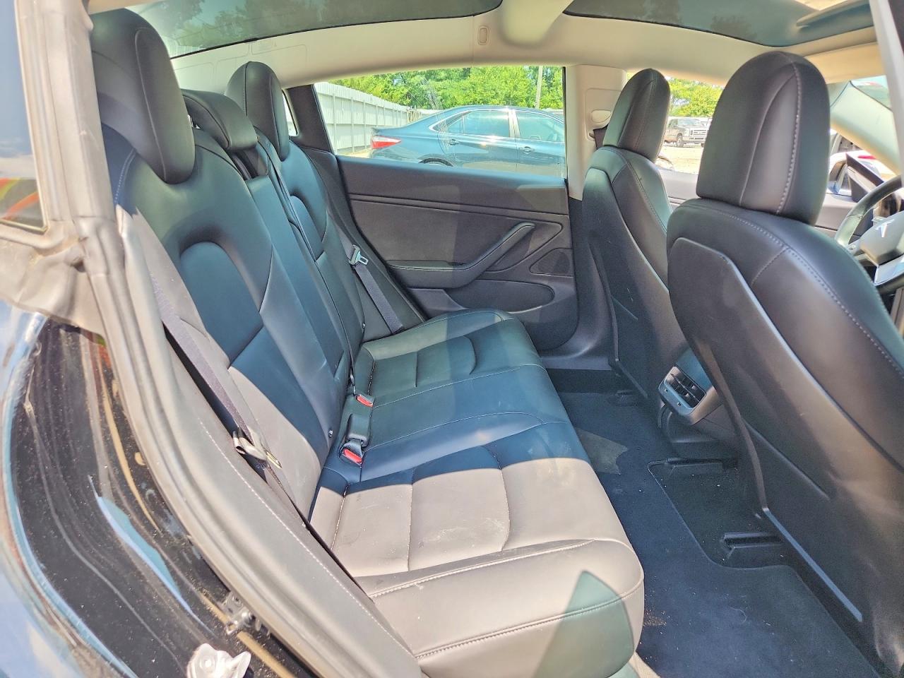 5YJ3E1EAXJF152554 · 2018 TESLA MODEL 3 · 10/12