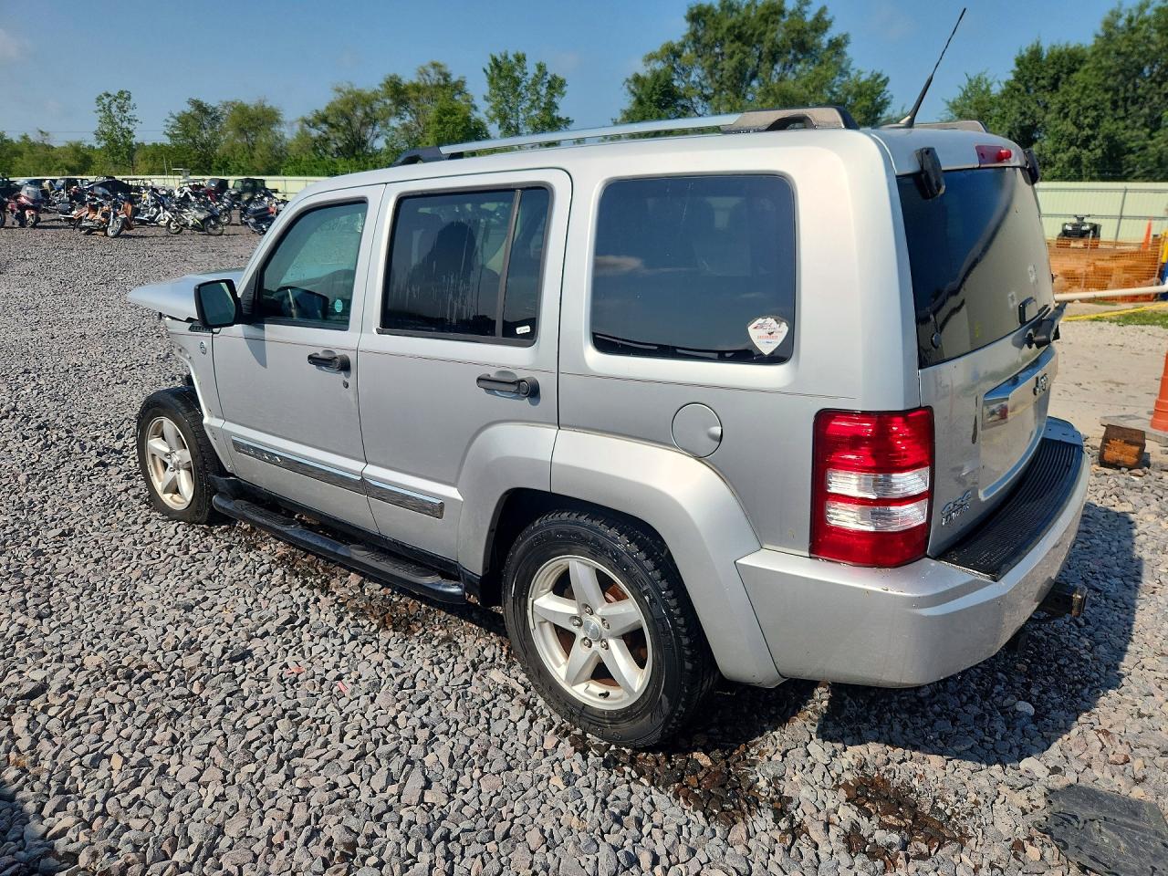 1J4PN5GK2BW571990 · 2011 JEEP LIBERTY · 2/13