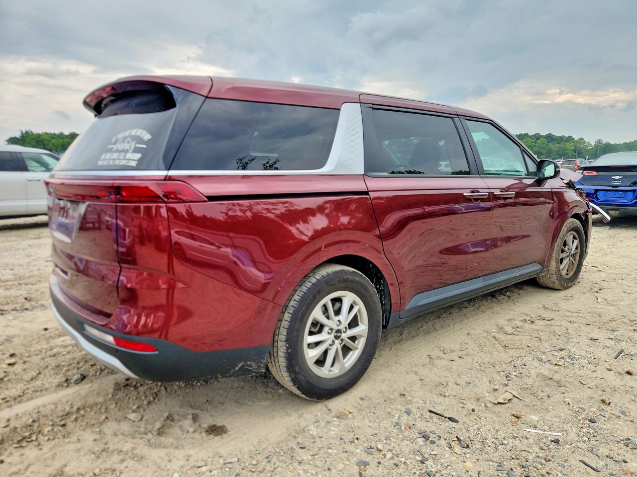 KNDNB4H35N6124260 · 2022 KIA CARNIVAL · 3/13