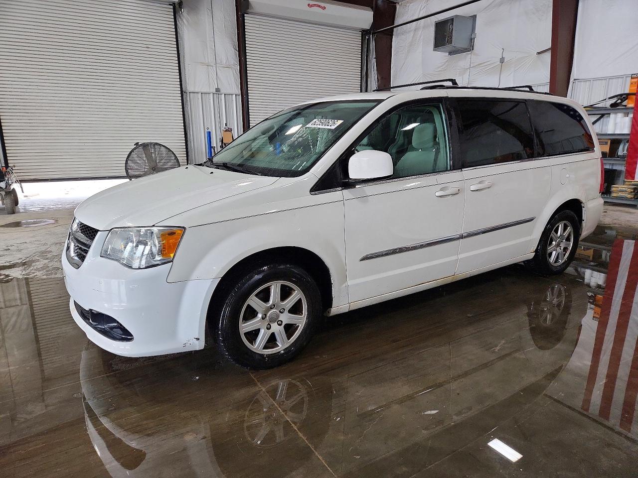 2A4RR5DG2BR676423 · 2011 CHRYSLER TOWN & COUNTRY