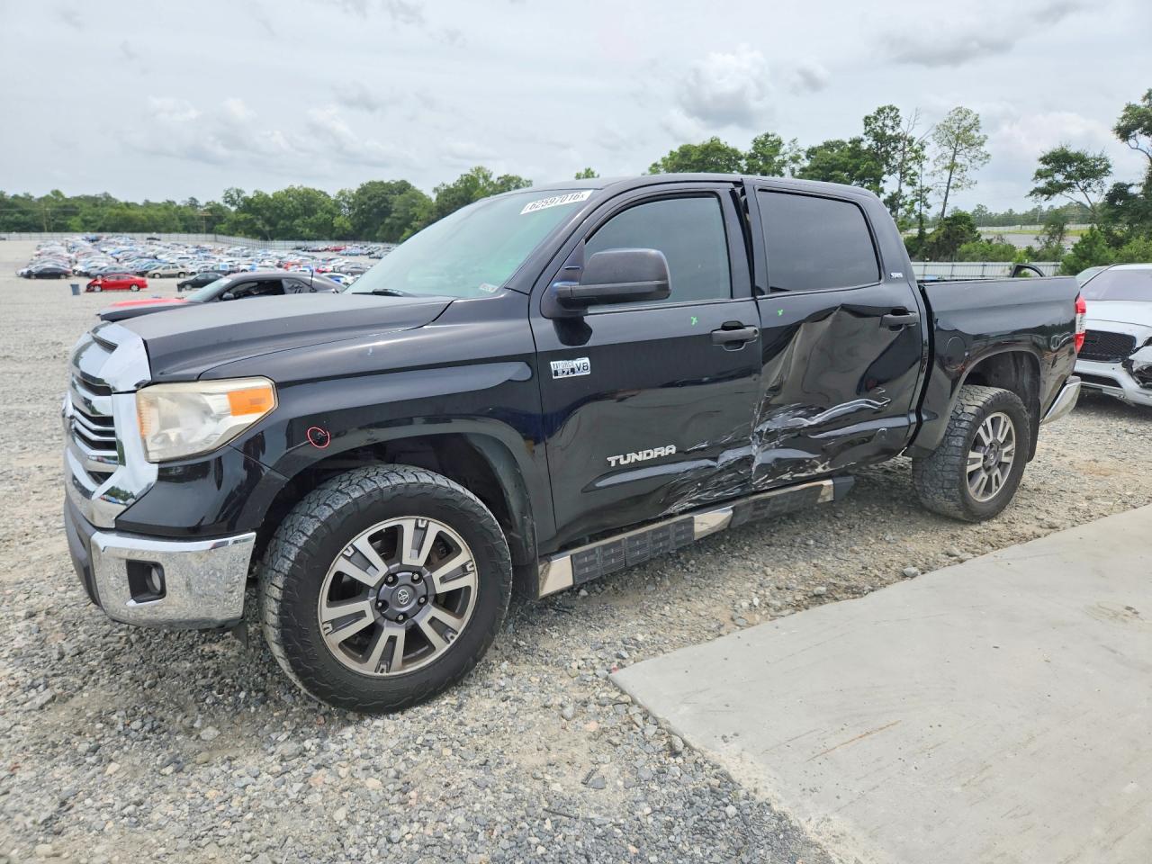 5TFEW5F15HX225910 · 2017 TOYOTA TUNDRA