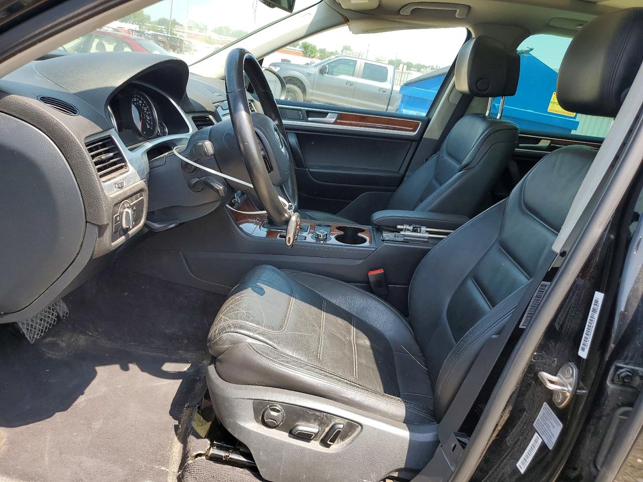 WVGEF9BP1CD011777 · 2012 VOLKSWAGEN TOUAREG · 7/13