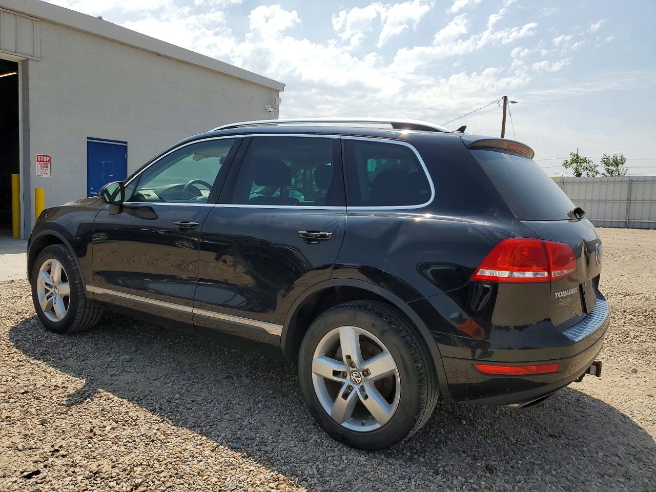 WVGEF9BP1CD011777 · 2012 VOLKSWAGEN TOUAREG · 2/13