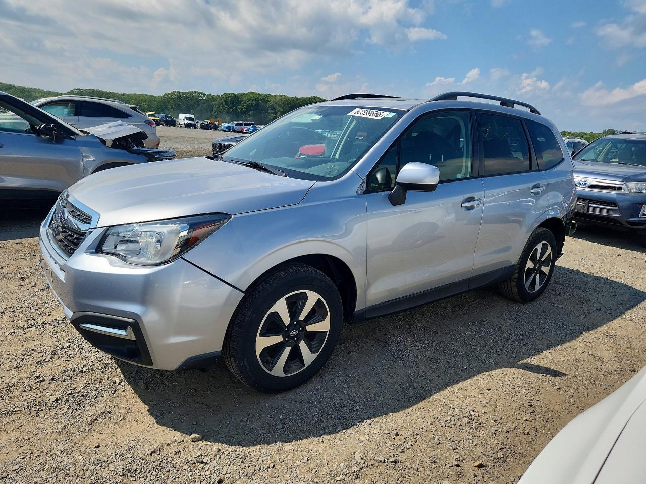 JF2SJAEC0JH563696 · 2018 SUBARU FORESTER