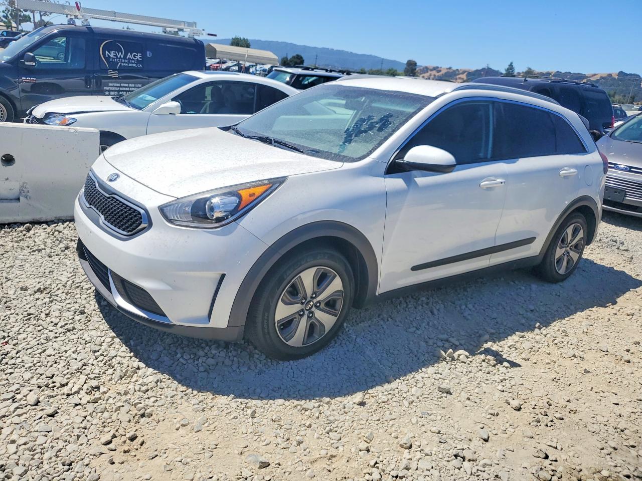 KNDCB3LC4J5210846 · 2018 KIA NIRO