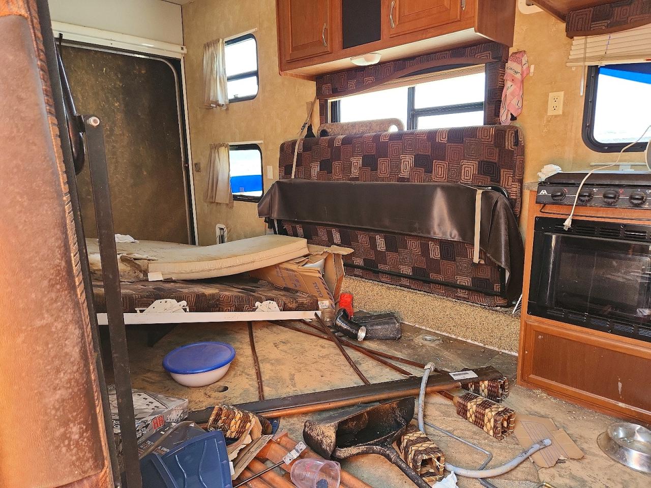 1UJBJSBP9B1VY0101 · 2011 JAYCO OCTANE · 9/9