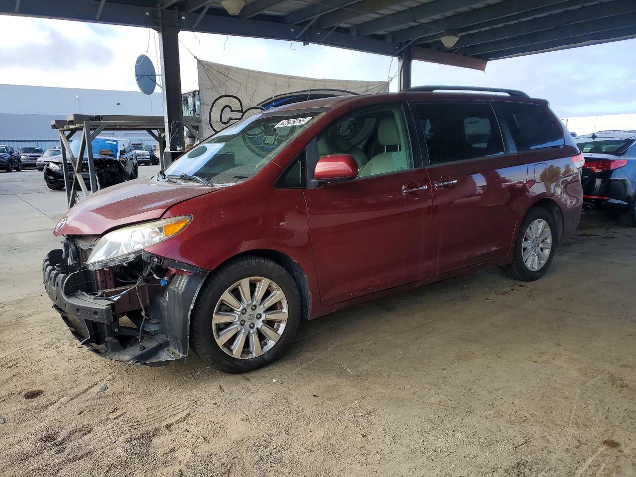 2012 TOYOTA SIENNA