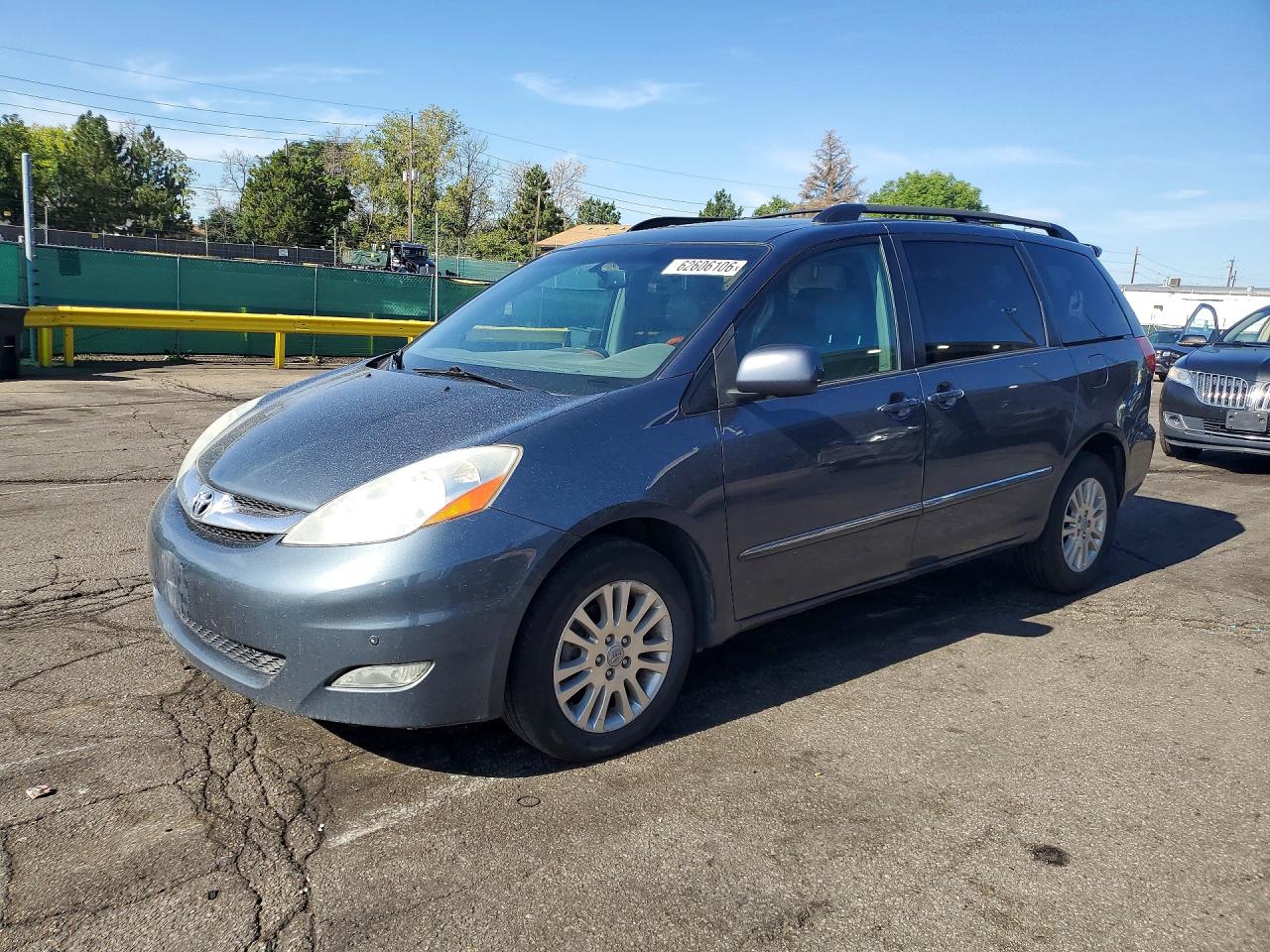 5TDBK22C18S013161 · 2008 TOYOTA SIENNA