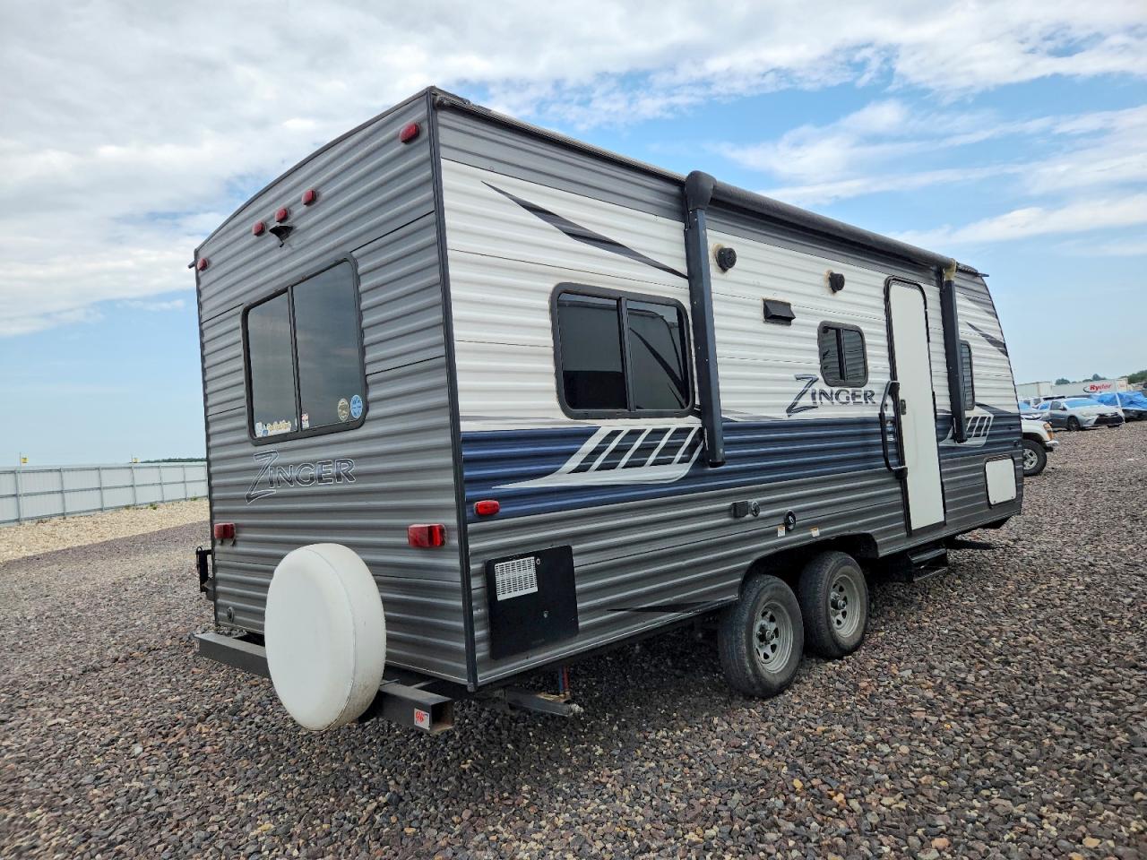 4YDT21129KS371112 · 2019 KEYSTONE ZINGER · 4/10
