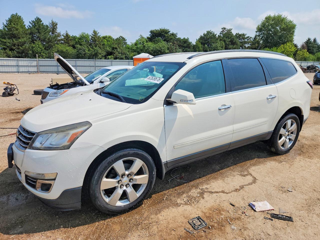 1GNKVJKD8FJ331032 · 2015 CHEVROLET TRAVERSE