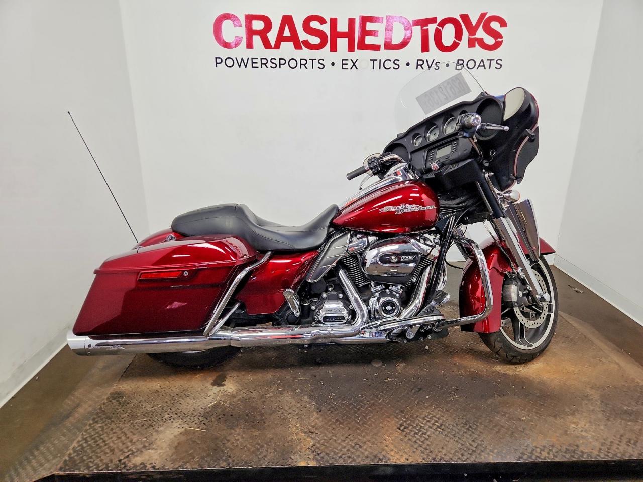 1HD1KBC19HB642360 · 2017 HARLEY-DAVIDSON FLHX