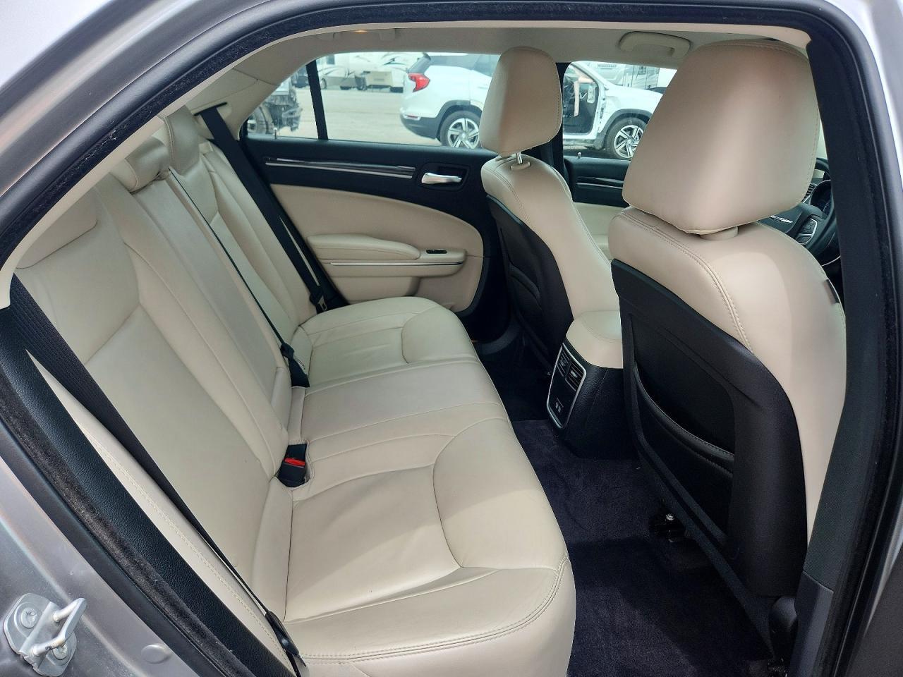 2C3CCARG8HH622108 · 2017 CHRYSLER 300 · 10/12