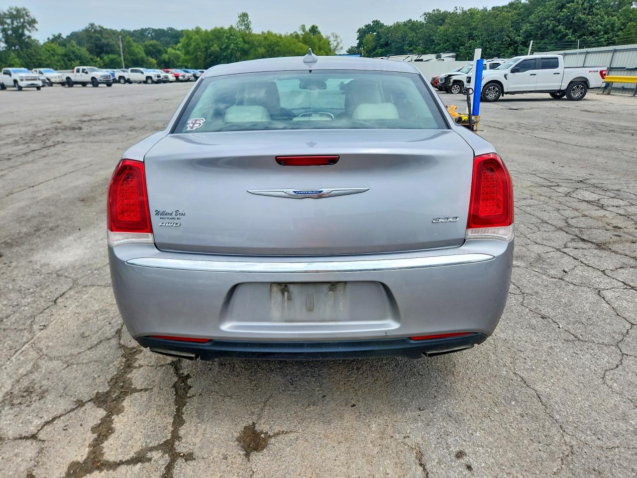 2C3CCARG8HH622108 · 2017 CHRYSLER 300 · 6/12
