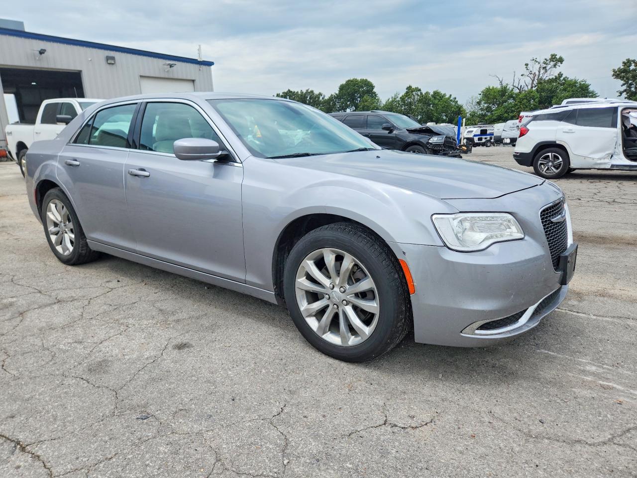 2C3CCARG8HH622108 · 2017 CHRYSLER 300 · 4/12