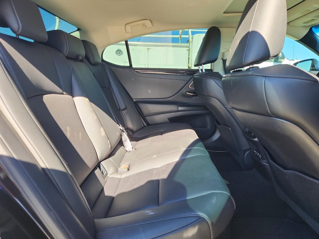 58AD21B11LU005300 · 2020 LEXUS ES · 10/13