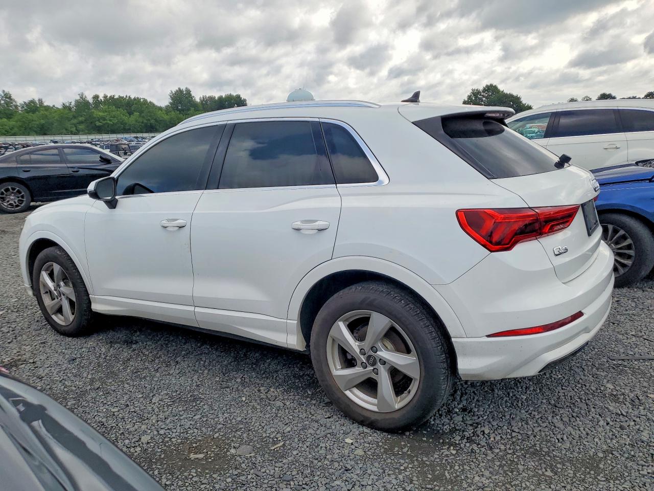 WA1AUCF35M1089358 · 2021 AUDI Q3 · 2/13