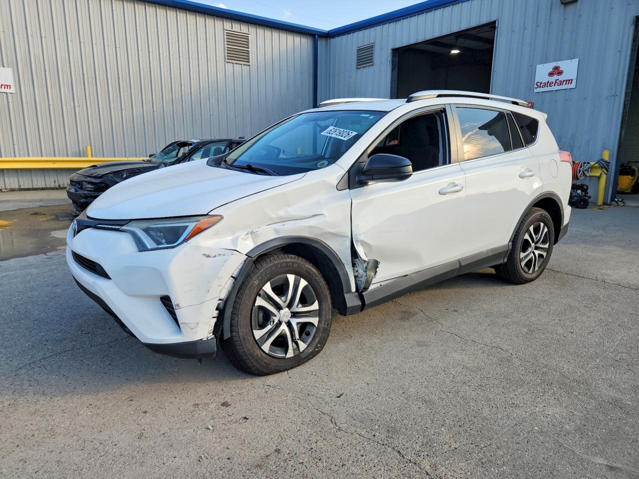2T3ZFREV8GW241468 · 2016 TOYOTA RAV4
