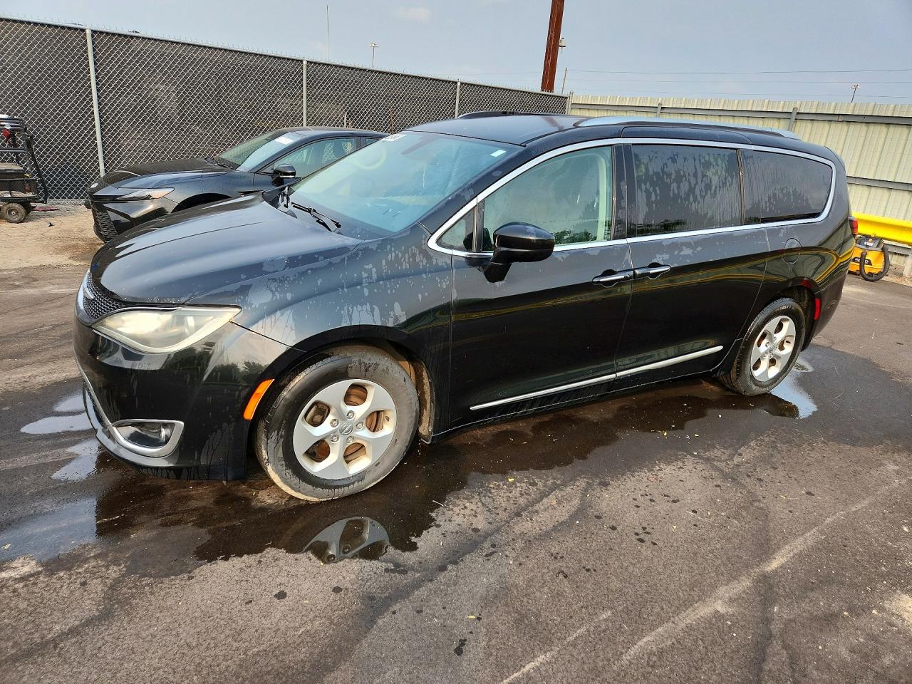 2C4RC1EG9HR510732 · 2017 CHRYSLER PACIFICA