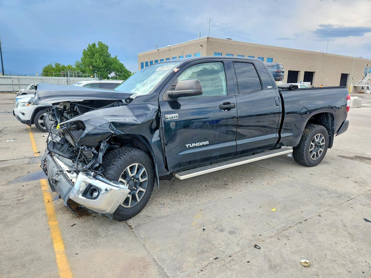 5TFUY5F14JX706520 · 2018 TOYOTA TUNDRA