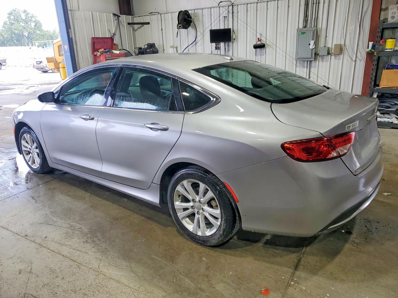 1C3CCCAB7FN680937 · 2015 CHRYSLER 200 · 2/12