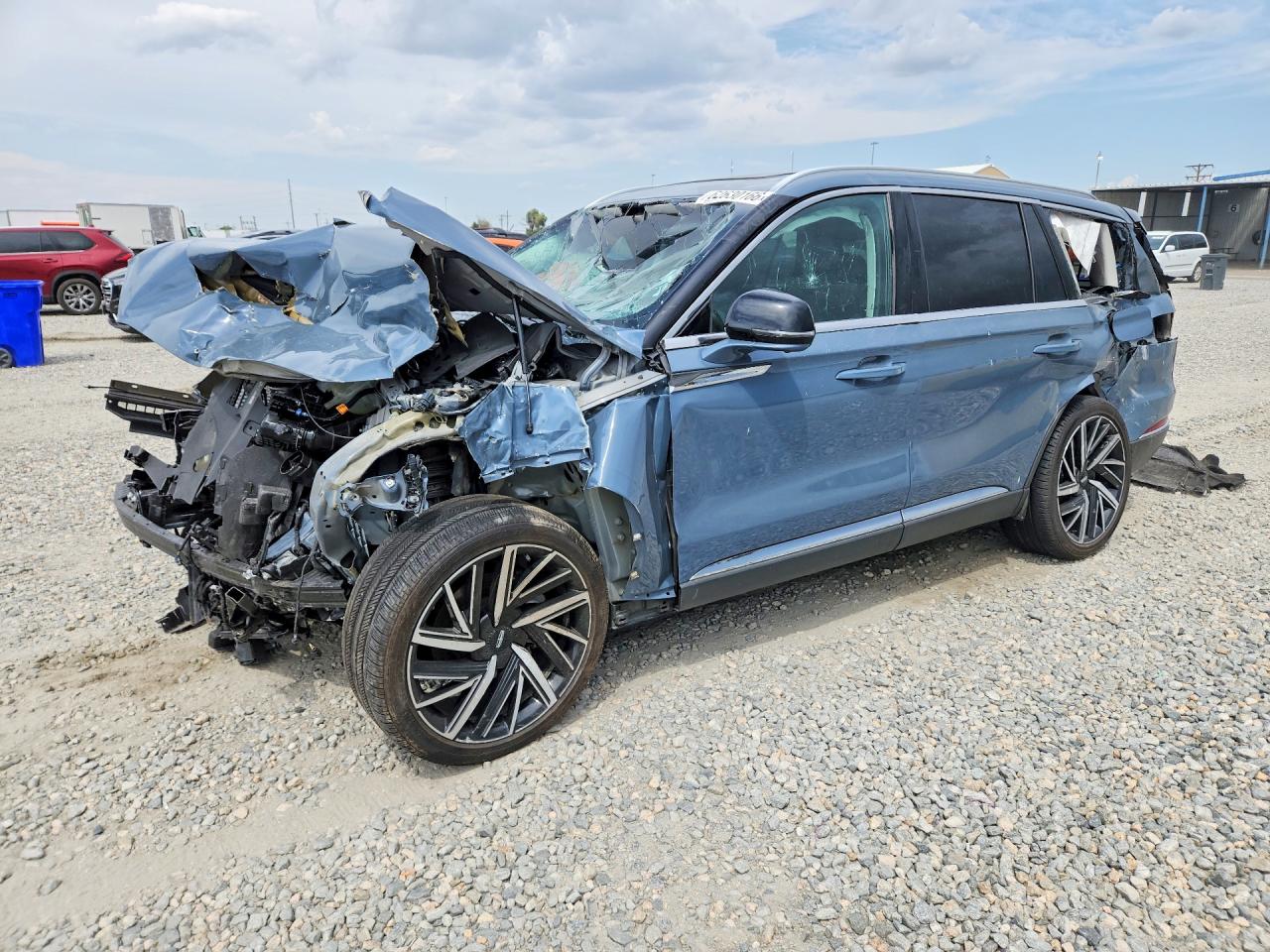5LM5J7XC8SGL08810 · 2025 LINCOLN AVIATOR