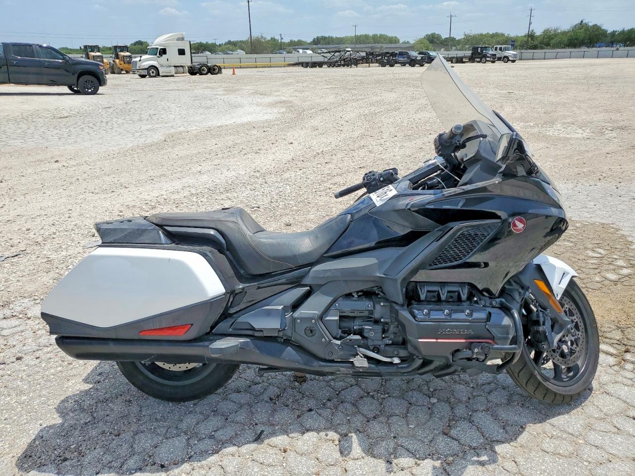 JH2SC7918MK300231 · 2021 HONDA GL1800