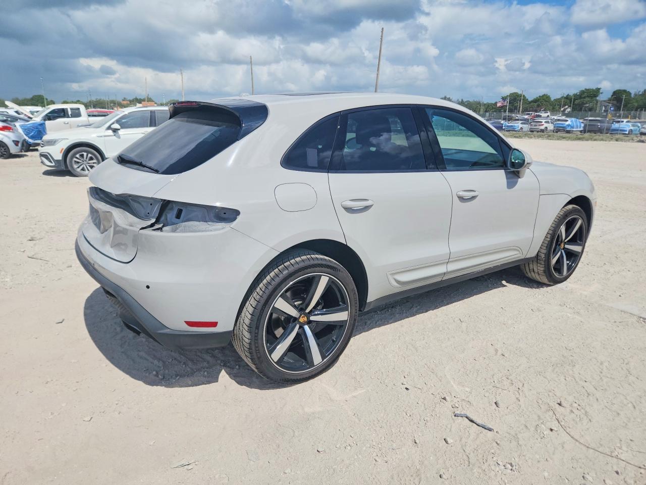 WP1AA2A59PLB12794 · 2023 PORSCHE MACAN · 3/14