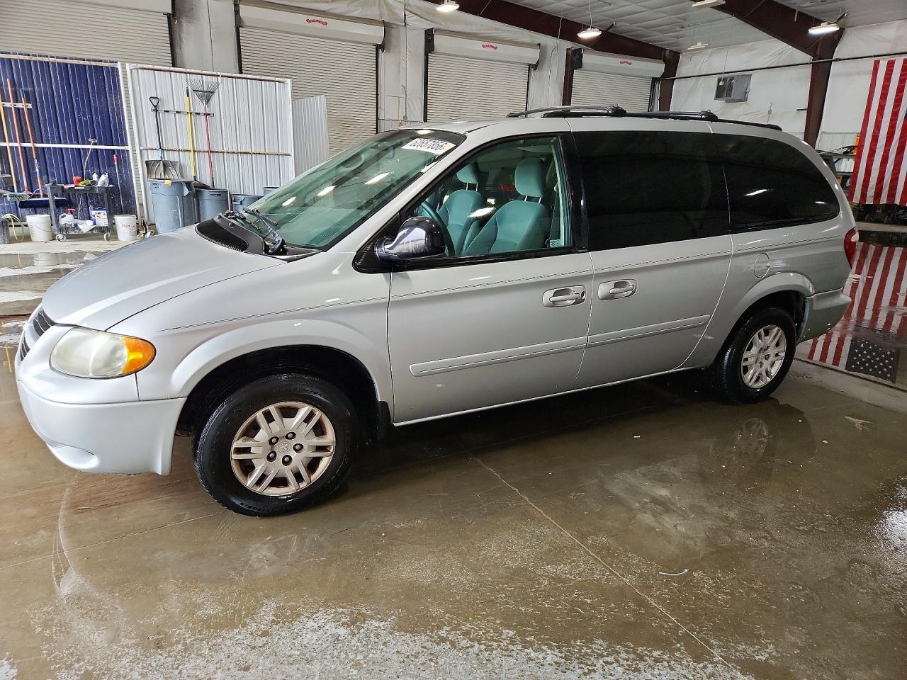 2D4GP24R15R268957 · 2005 DODGE GRAND CARAVAN