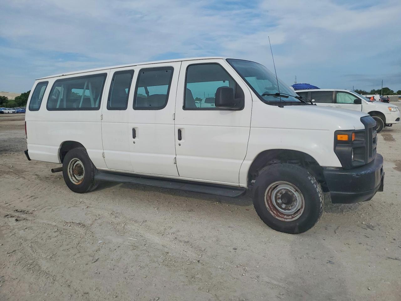 1FBSS31L48DA66069 · 2008 FORD ECONOLINE · 4/13