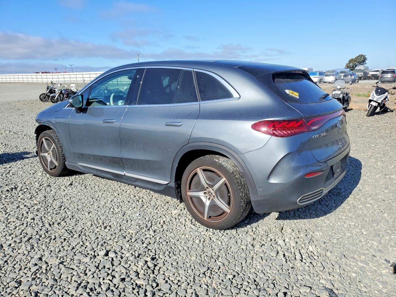 4JGGM1CB2PA038870 · 2023 MERCEDES-BENZ EQE SUV · 2/14
