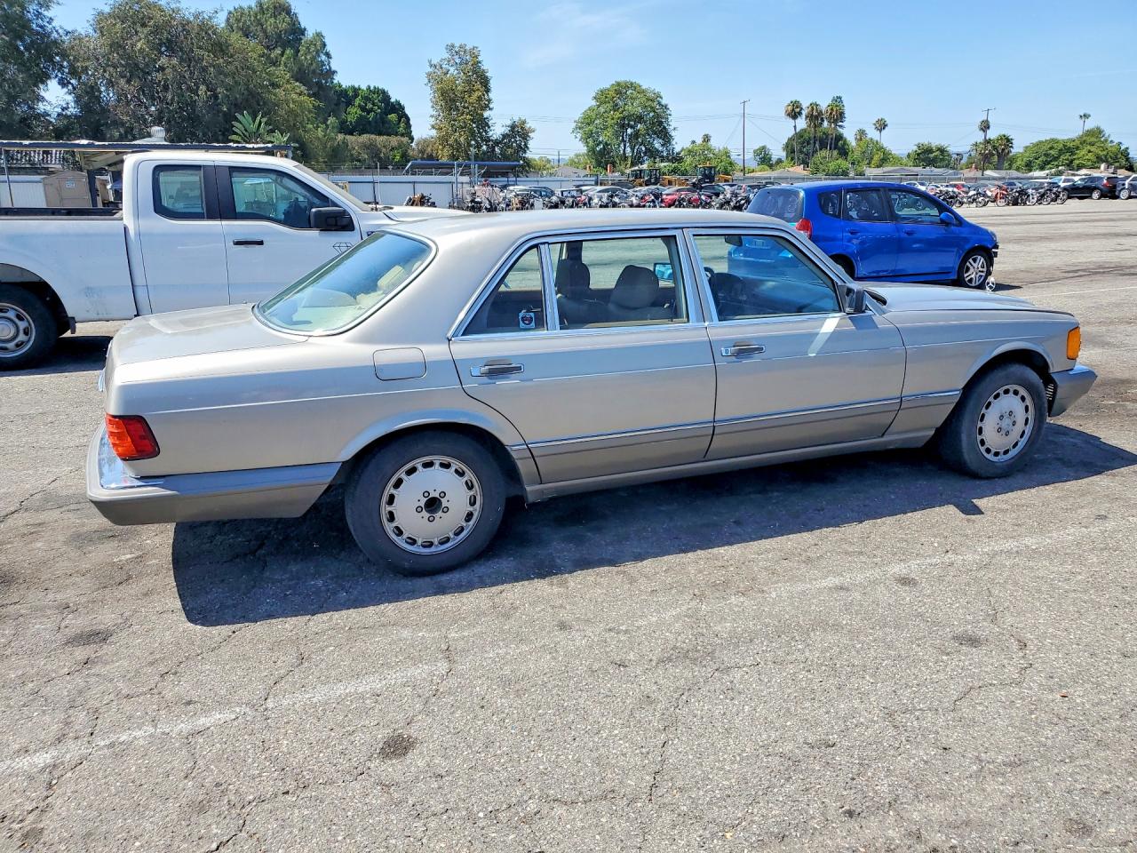 WDBCA39D2JA394998 · 1988 MERCEDES-BENZ 560 · 3/12