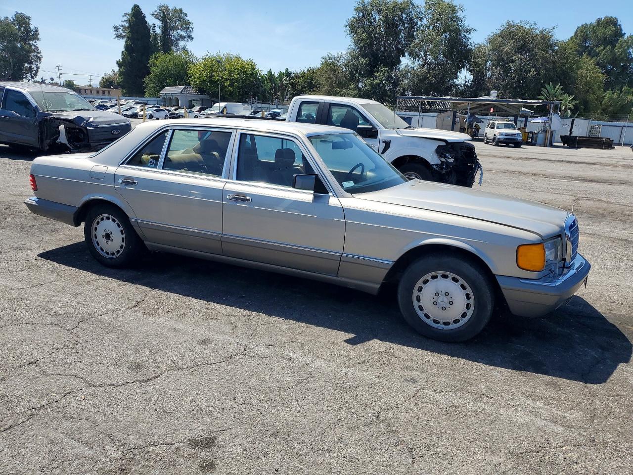 WDBCA39D2JA394998 · 1988 MERCEDES-BENZ 560 · 4/12