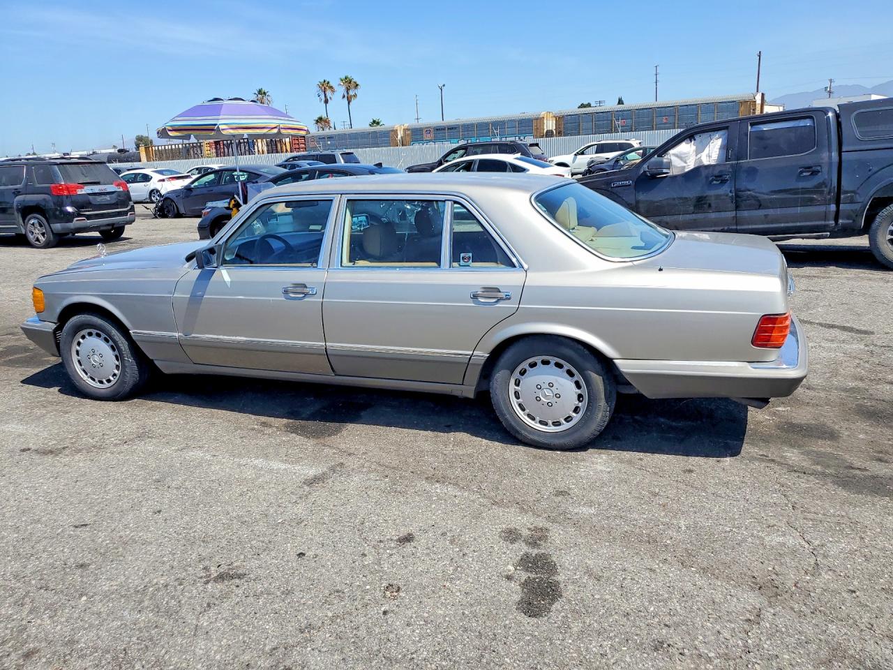WDBCA39D2JA394998 · 1988 MERCEDES-BENZ 560 · 2/12