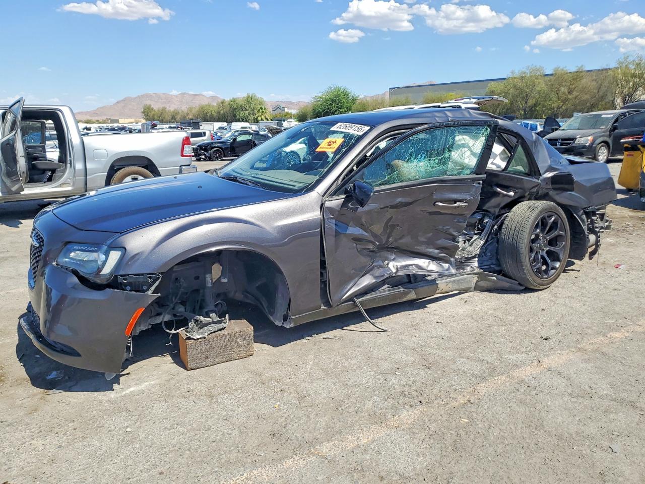 2C3CCAAGXKH555949 · 2019 CHRYSLER 300