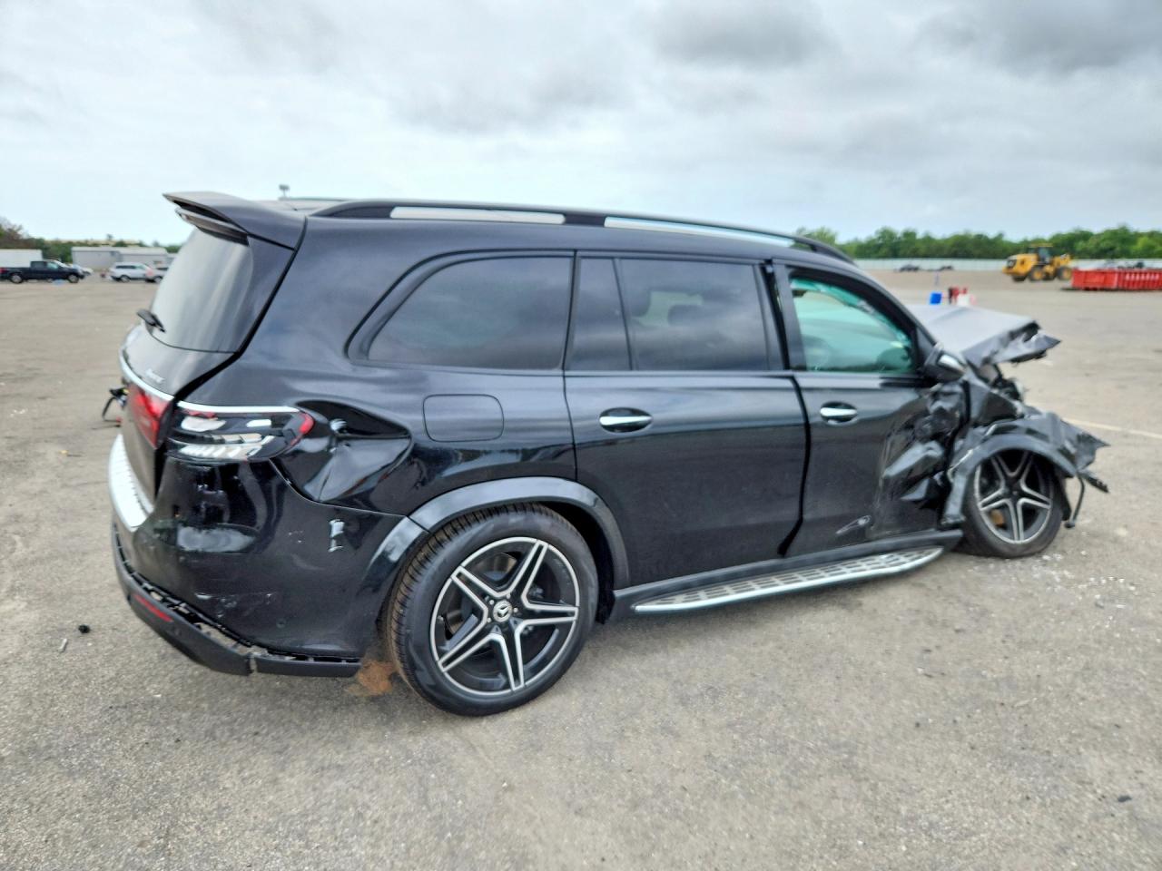 4JGFF5KE0TB673860 · 2026 MERCEDES-BENZ GLS · 3/14