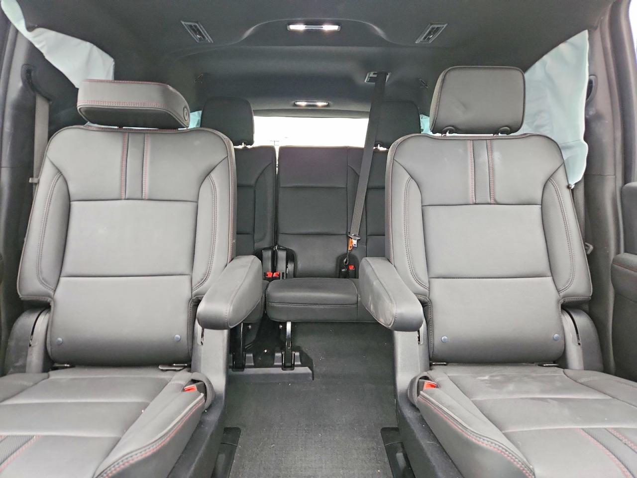 1GNS6ERD0SR296203 · 2025 CHEVROLET SUBURBAN · 10/14