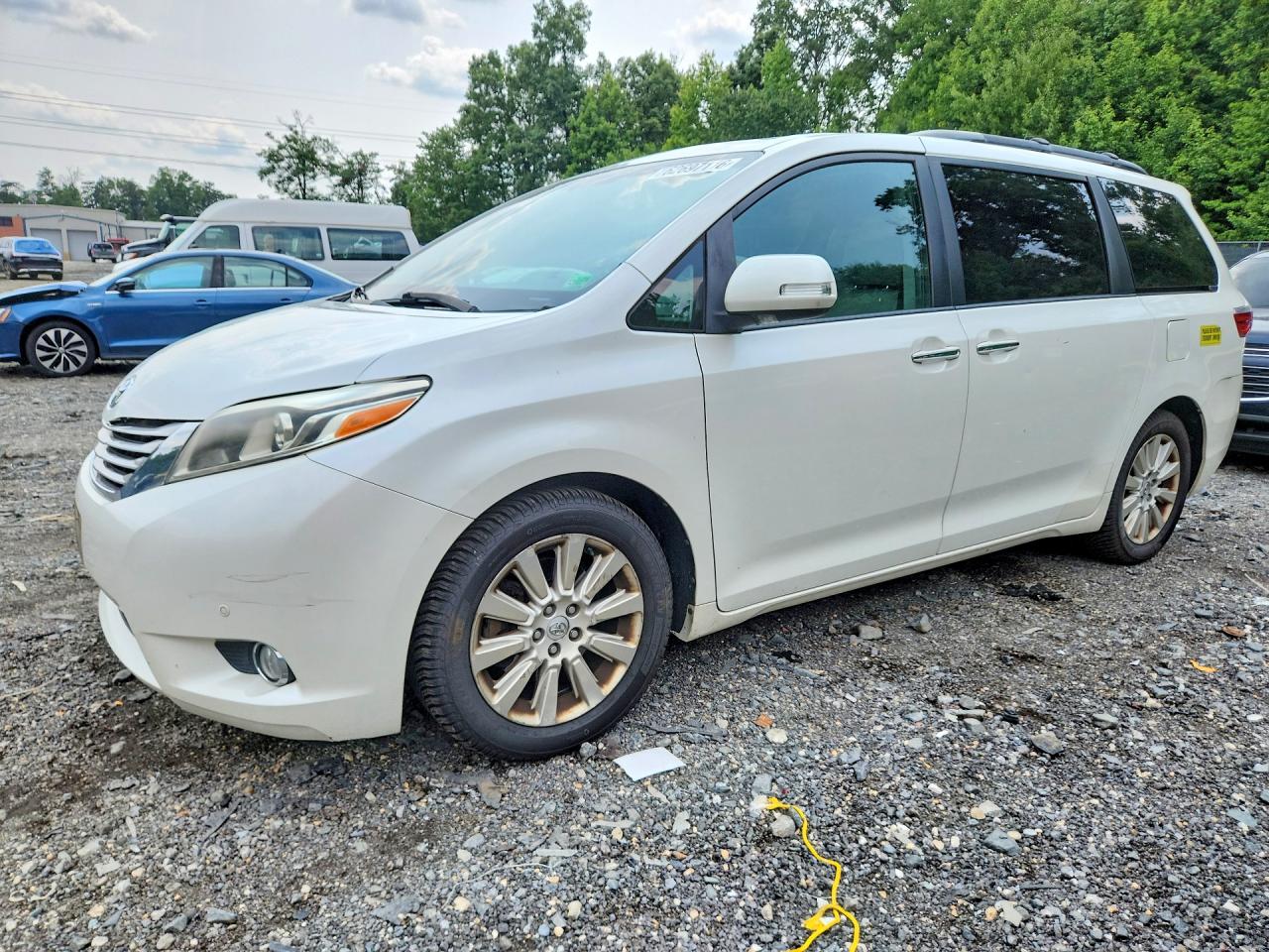 5TDYK3DC8FS592448 · 2015 TOYOTA SIENNA