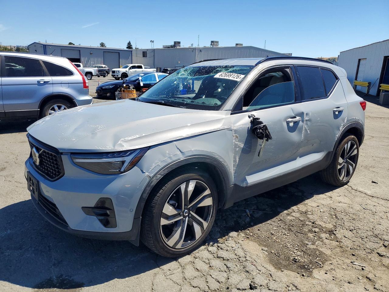 YV4L12UM2R2299864 · 2024 VOLVO XC40
