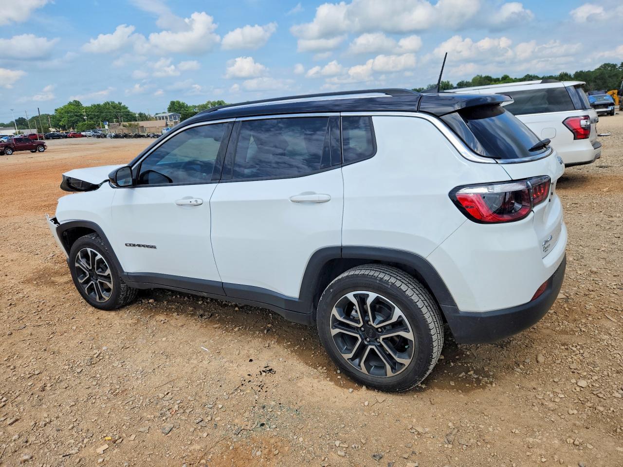 3C4NJDCB1NT186343 · 2022 JEEP COMPASS · 2/13