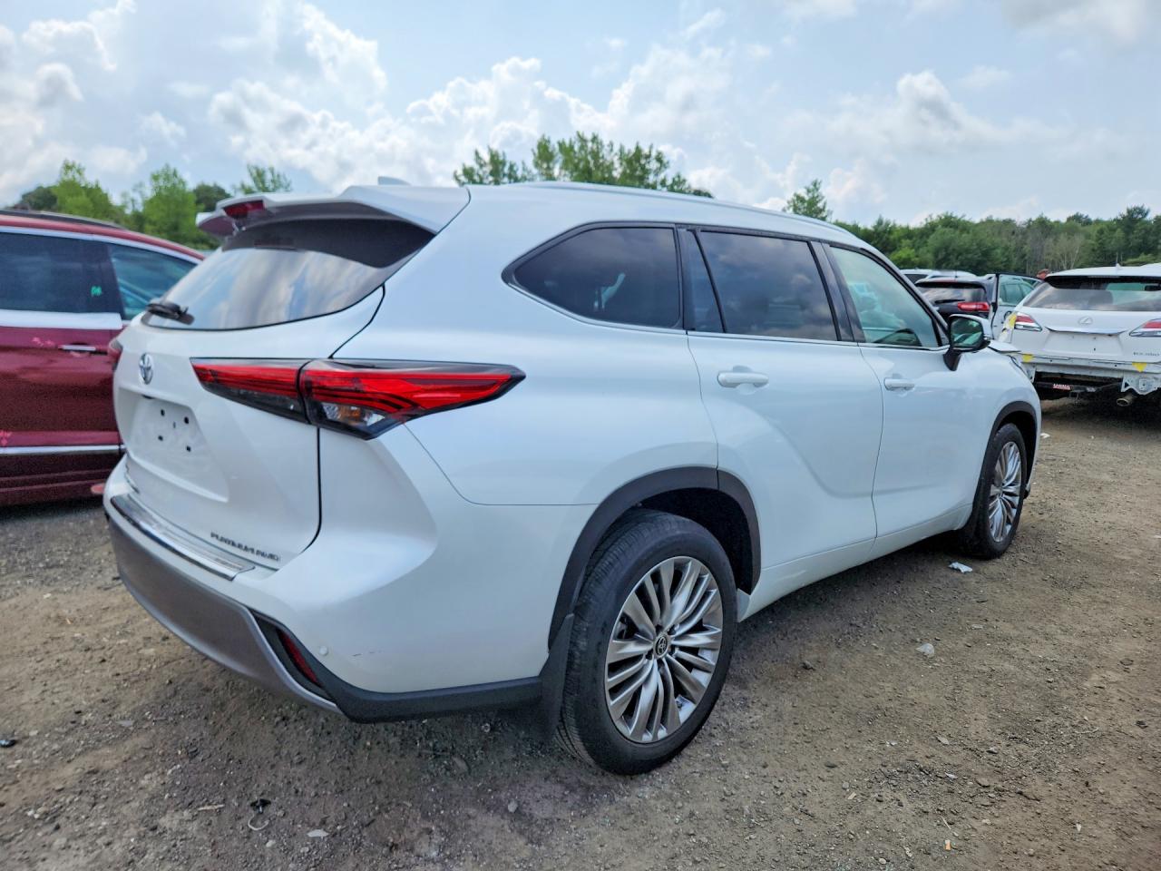 5TDKDRBH2PS040494 · 2023 TOYOTA HIGHLANDER · 3/13