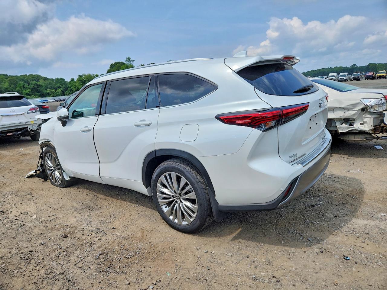 5TDKDRBH2PS040494 · 2023 TOYOTA HIGHLANDER · 2/13