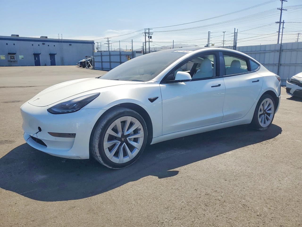 5YJ3E1EA5NF373582 · 2022 TESLA MODEL 3