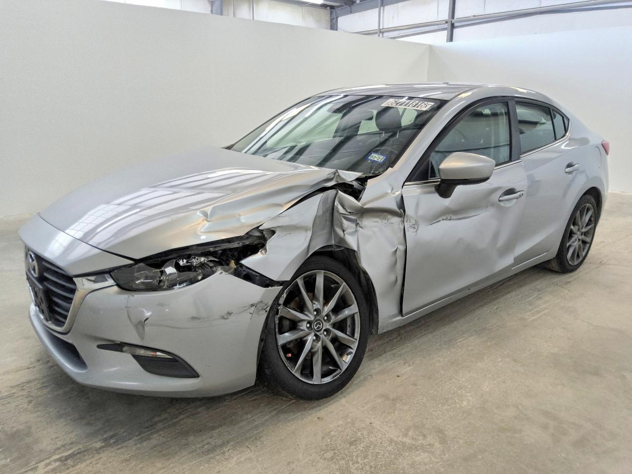 3MZBN1V3XJM208224 · 2018 MAZDA 3