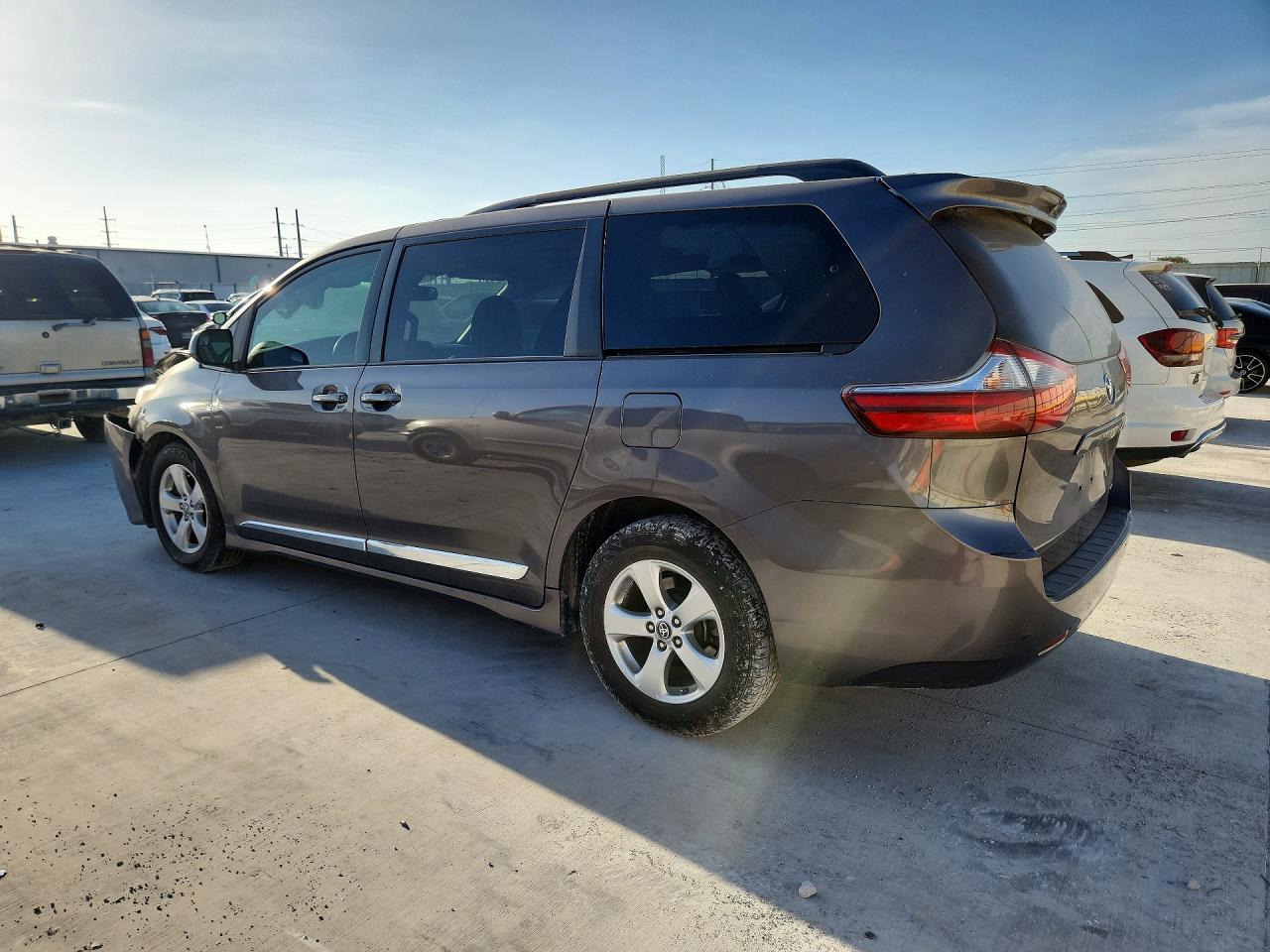 5TDKZ3DC8LS081092 · 2020 TOYOTA SIENNA · 2/14