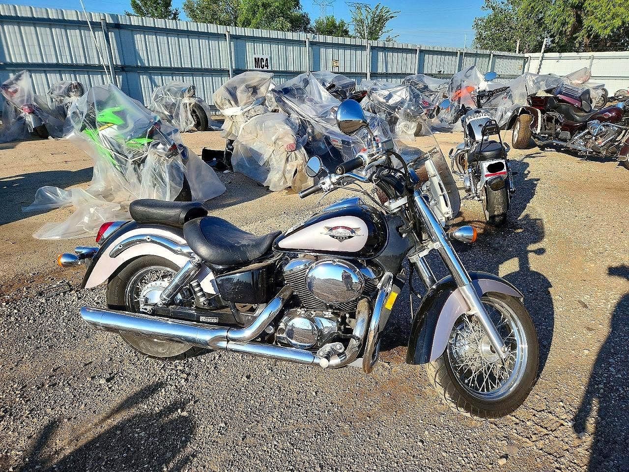 JH2RC4469YM200522 · 2000 HONDA VT750
