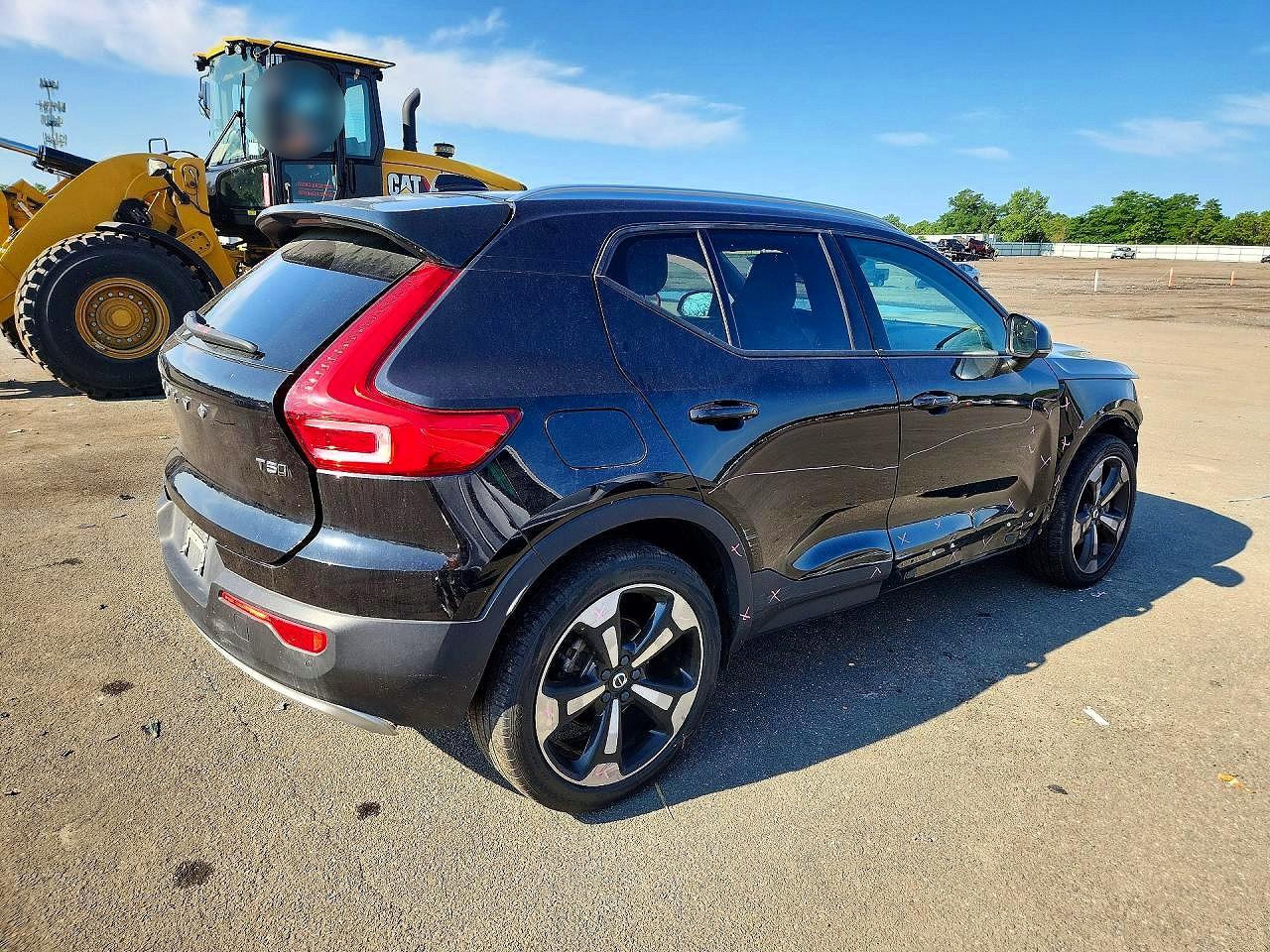 YV4162UK4N2667074 · 2022 VOLVO XC40 · 3/14